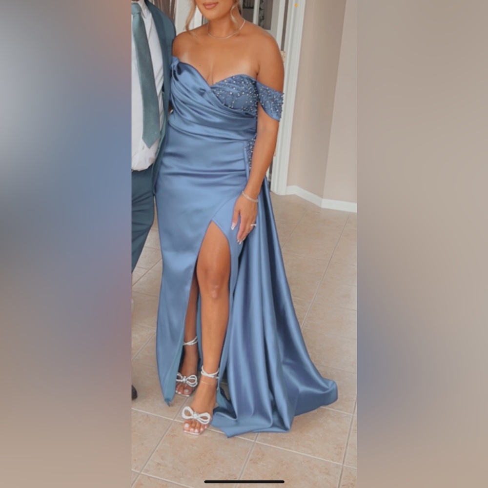 Evening gown party engagement prom wedding special occasion dress